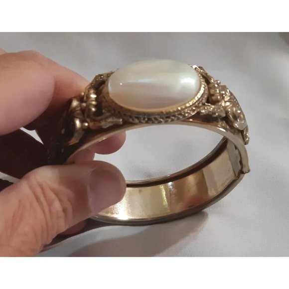 Vintage Gold Toned Hinged Bangle Bracelet Mother Of Pearl Cabachon 1950s To 60s - Picture 3 of 10